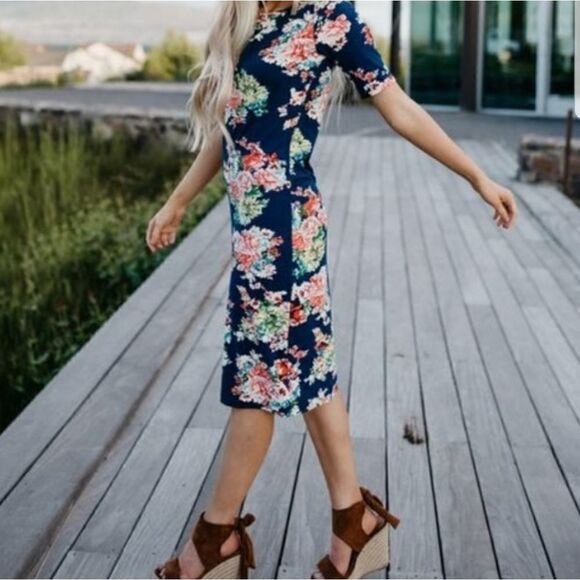 NWT SIGN HERE Signature Clothing Floral Dress - Picture 1 of 5